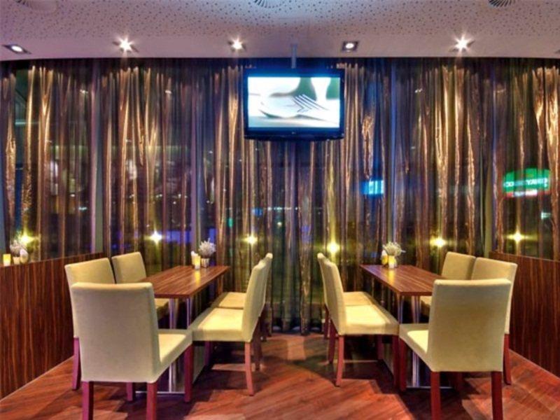 Courtyard By Marriott Linz Restaurante foto